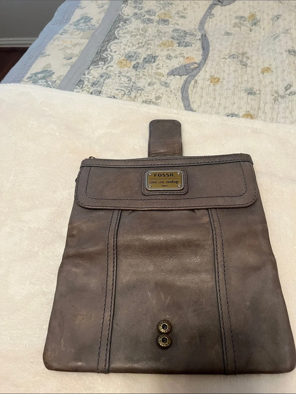 Fossil Distressed Gray/Taupe Leather Zip Wallet for Women